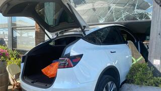 اصطدام سيارة في كفار سابا