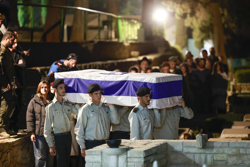 من جنازة جندي إسرائيلي قتل في غزة بمقبرة جبل هرتسل العسكرية في القدس