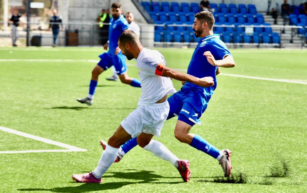 تنافس شديد في قمة الدرجة الأولى