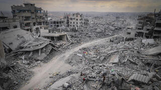 دمار وركام في حي تل الهوي في غزة