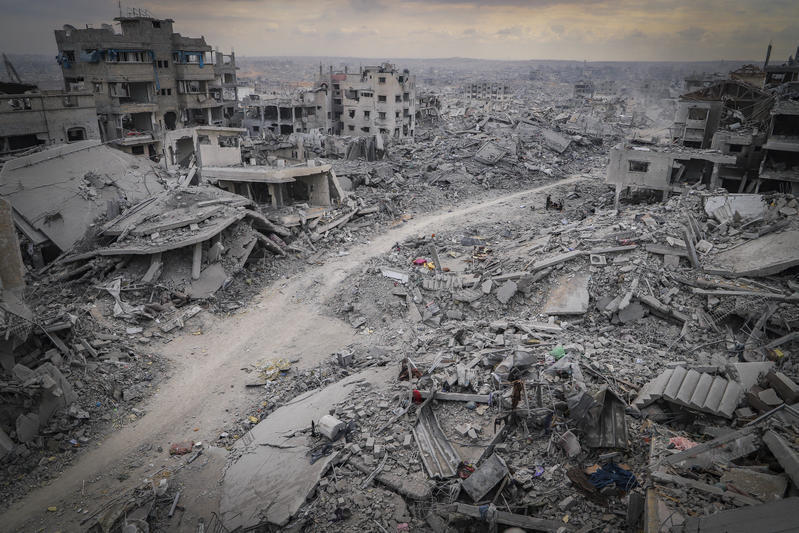 دمار وركام في حي تل الهوي في غزة