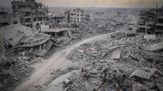 دمار وركام في حي تل الهوي في غزة