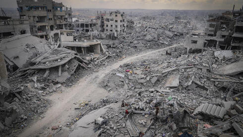 دمار وركام في حي تل الهوي في غزة