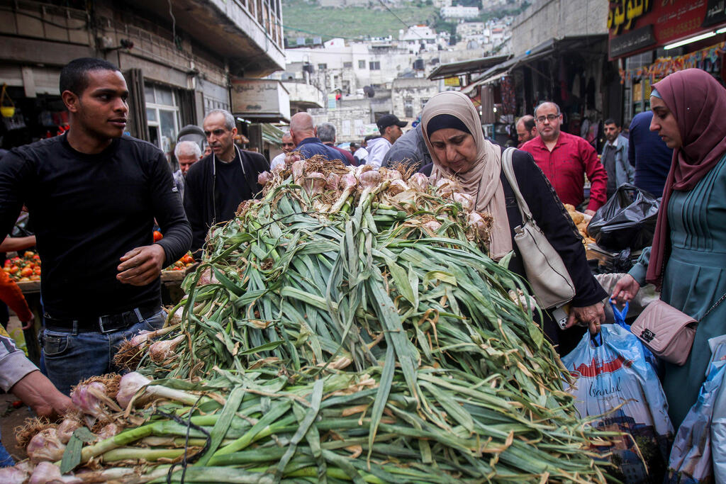 الحركة التجارية في جنين في ظل العمليات العسكري للجيش الإسرائيلي (فلاش 90)  الحركة التجارية في جنين في ظل العمليات العسكري للجيش الإسرائيلي