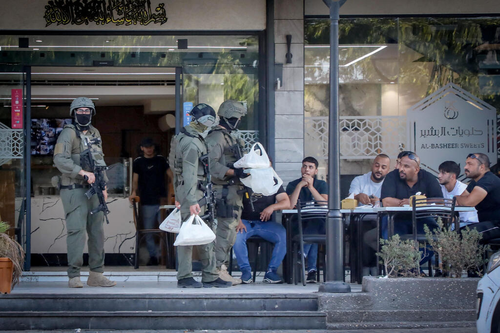 الحركة التجارية في جنين في ظل العمليات العسكري للجيش الإسرائيلي (فلاش 90)  الحركة التجارية في جنين في ظل العمليات العسكري للجيش الإسرائيلي