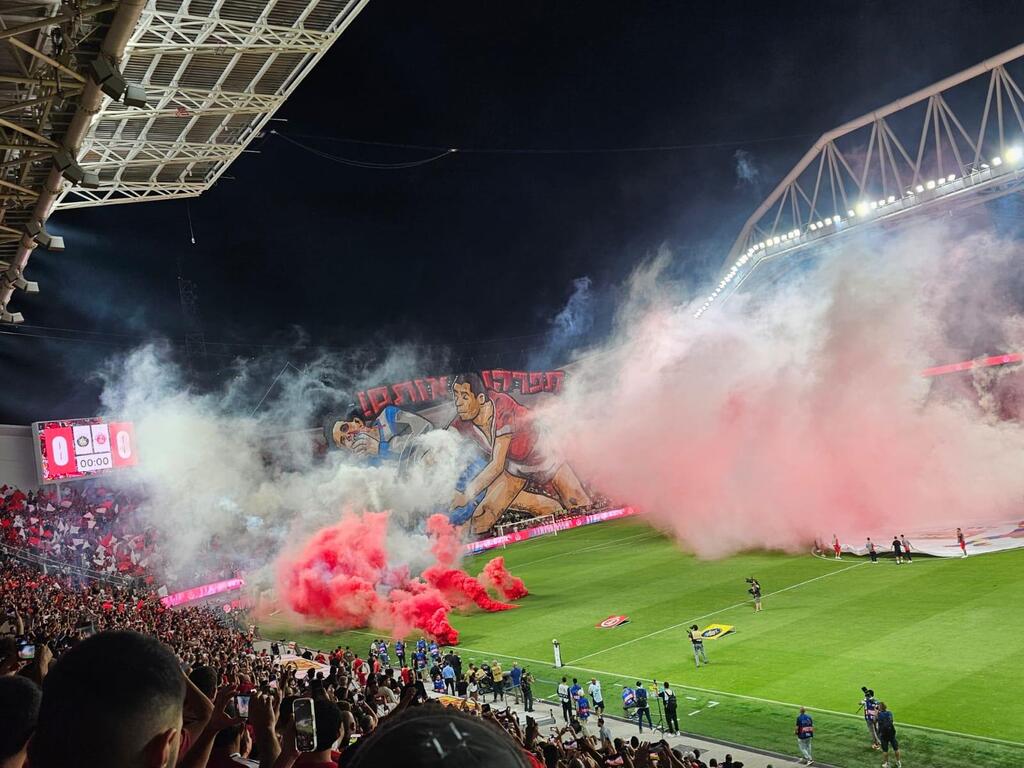 إلغاء مباراة الديربي بين مكابي وهبوعيل تل أبيب إثر أعمال شغب (استخدام الصورة وفقا لبند 27أ) إلغاء مباراة الديربي بين مكابي وهبوعيل تل أبيب إثر أعمال شغب