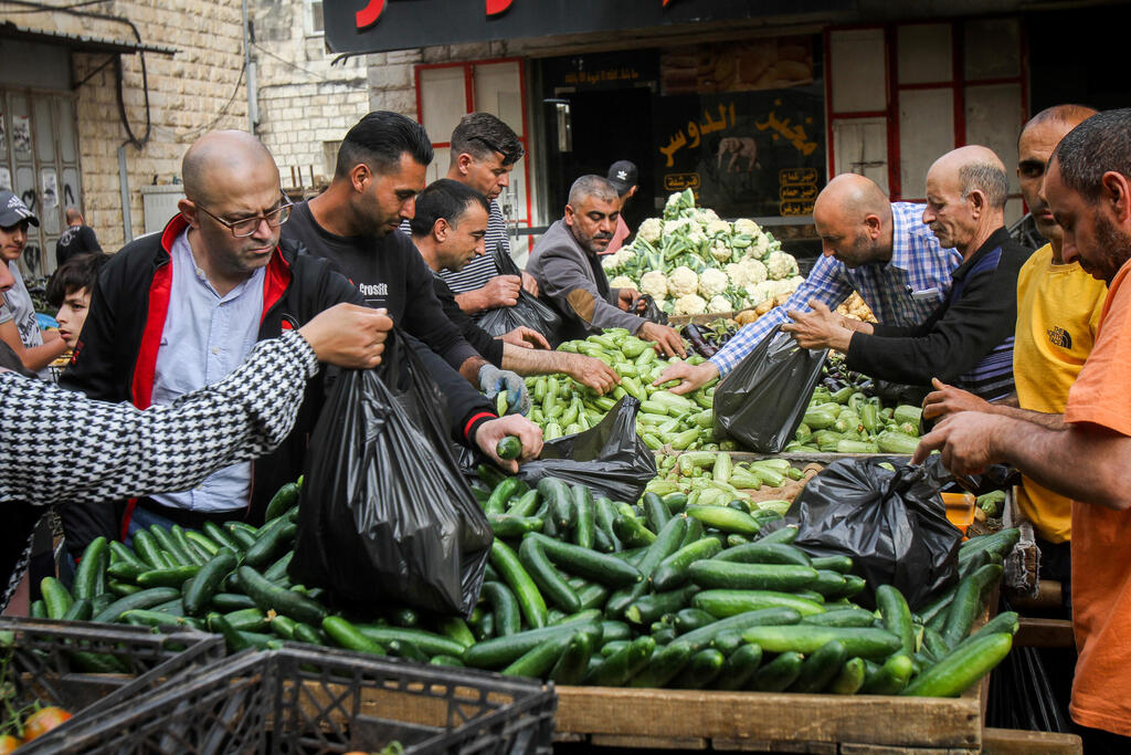 الحركة التجارية في جنين في ظل العمليات العسكري للجيش الإسرائيلي (فلاش 90)  الحركة التجارية في جنين في ظل العمليات العسكري للجيش الإسرائيلي
