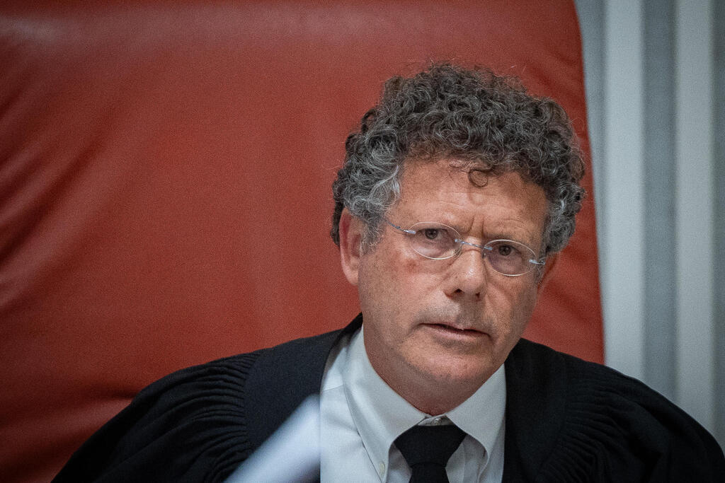 رئيس المحكمة العليا يتسحاك عميت (Flash90) رئيس المحكمة العليا يتسحاك عميت