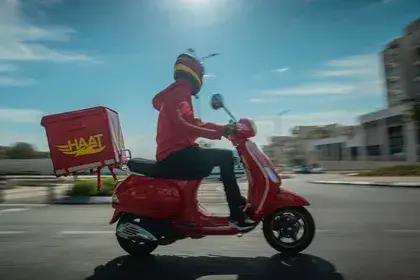 هات (تُستخدم هذه الصورة بموجب البند 27 أ من قانون الحقوق الأدبية (2007))  هات