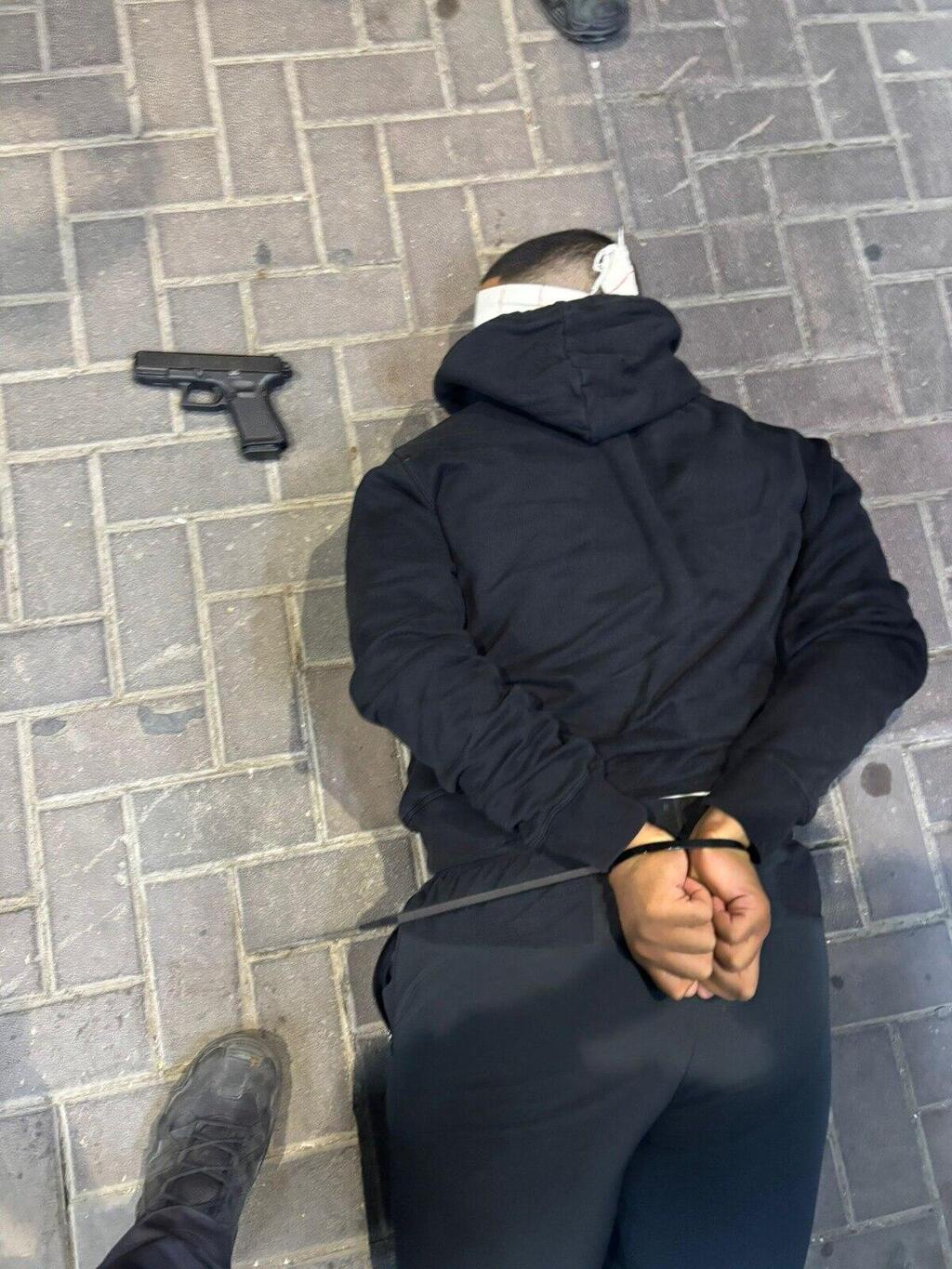 الشرطة: اعتقال فتى من الرملة وضبط مسدس بحوزته