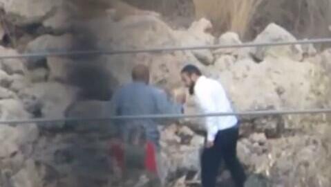 اعتداء عنيف على مزارعين أثناء قطف الزيتون في نحالين قرب بيت لحم