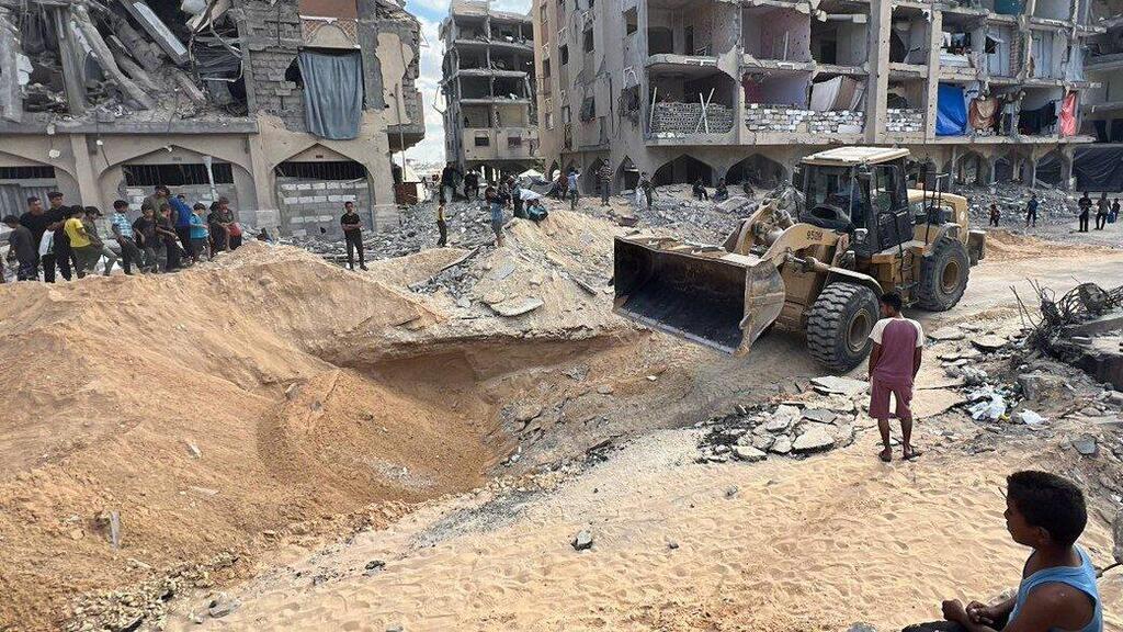 أعمال البحث عن  جثامين المختطفين القتلى (تُستخدم هذه الصورة بموجب البند 27 أ من قانون الحقوق الأدبية (2007))  أعمال البحث عن  جثامين المختطفين القتلى