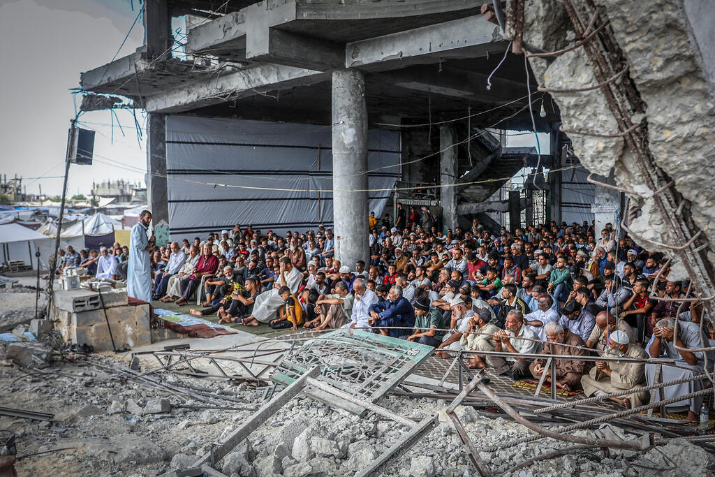 الحياة تعود إلى غزة (Flash90)  الحياة تعود إلى غزة