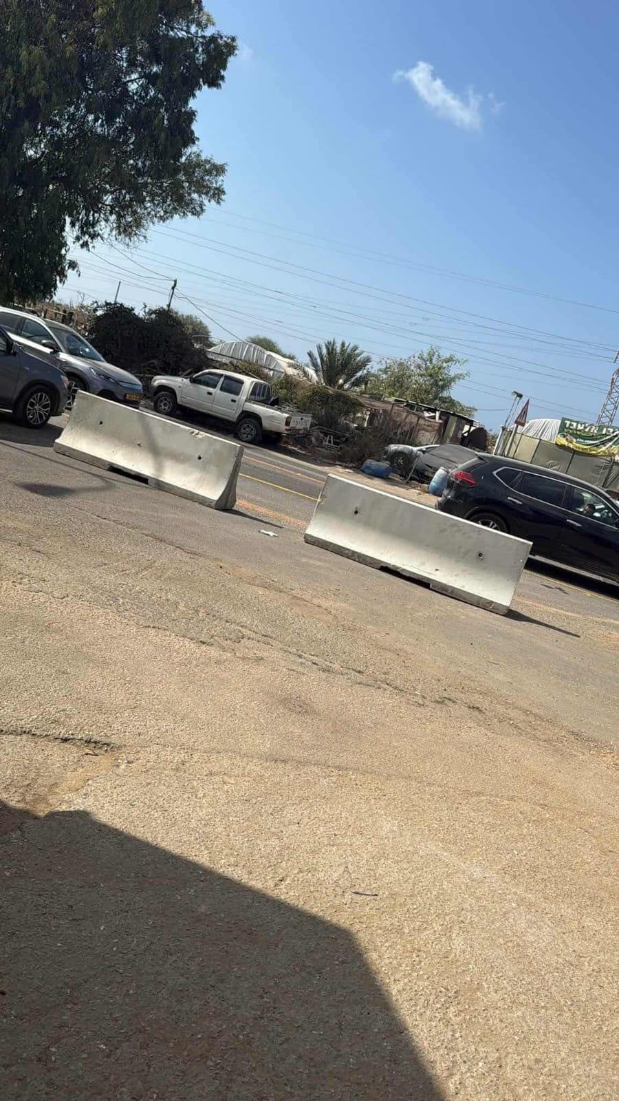 حواجز على مداخل بلدة الفريديس (استخدام الصورة وفقا لبند 27أ) حواجز على مداخل بلدة الفريديس
