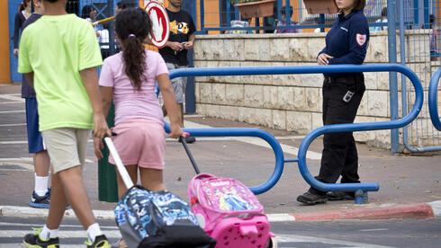 الشرطة تعتزم توسيع صلاحيات حراس الأمن في المدارس