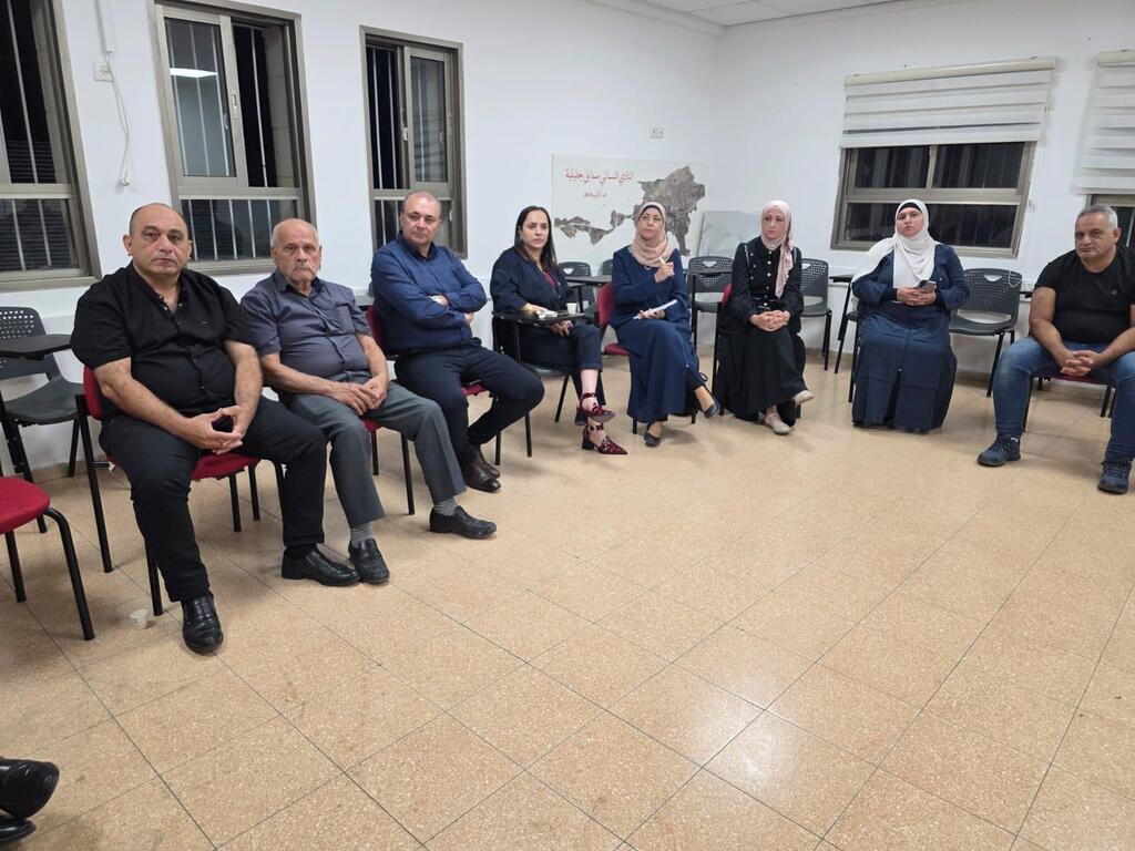 اجتماع طارئ في مجد الكروم