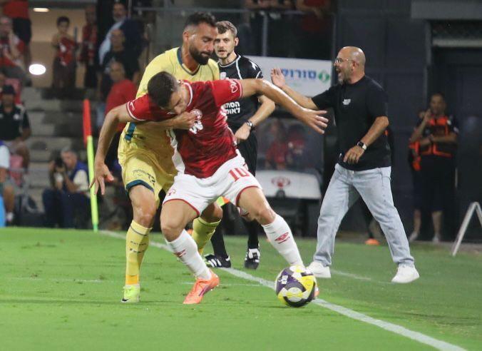 ادهم هادية: نلمس تحسن بأداء أبناء الرينة ويمكن الحصول على نقاط رغم صعوبة المهمة (راديو الناس) ادهم هادية: نلمس تحسن بأداء أبناء الرينة ويمكن الحصول على نقاط رغم صعوبة المهمة