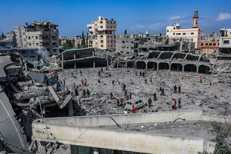 أنقاض مدرسة دار الأرقم في حي التفاح بمدينة غزة