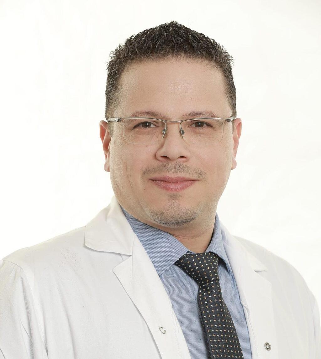 بروفيسور فهد حكيم مدير المستشفى الانجليزي