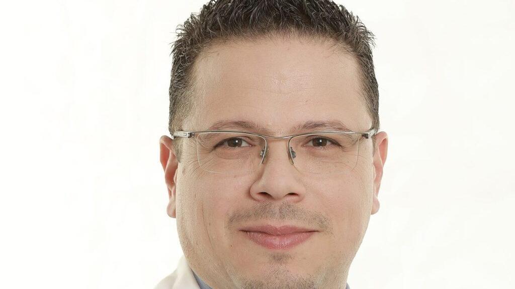 بروفيسور فهد حكيم مدير المستشفى الانجليزي