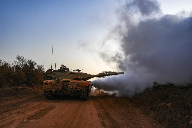 دبابة إسرائيلية على الحدود مع لبنان 