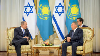نتنياهو يلتقي رئيس كازاخستان نور سلطان نزارباييف، في القصر الرئاسي، في 14 ديسمبر/كانون الأول 2016
