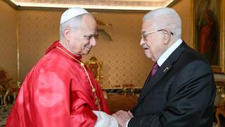 الرئيس عباس يجتمع مع البابا ليو الرابع عشر في الفاتيكان