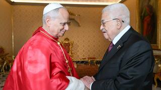 الرئيس عباس يجتمع مع البابا ليو الرابع عشر في الفاتيكان