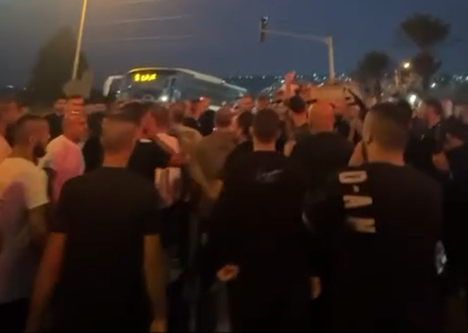 إغلاق شارع وادي عارة عقب تشييع جثمان الشاب مهدي أرشيد (تصوير شاشة) إغلاق شارع وادي عارة عقب تشييع جثمان الشاب مهدي أرشيد