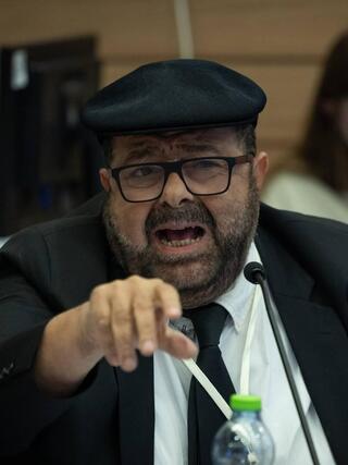 من اليمين: غلعاد كاريف حسن جبارين