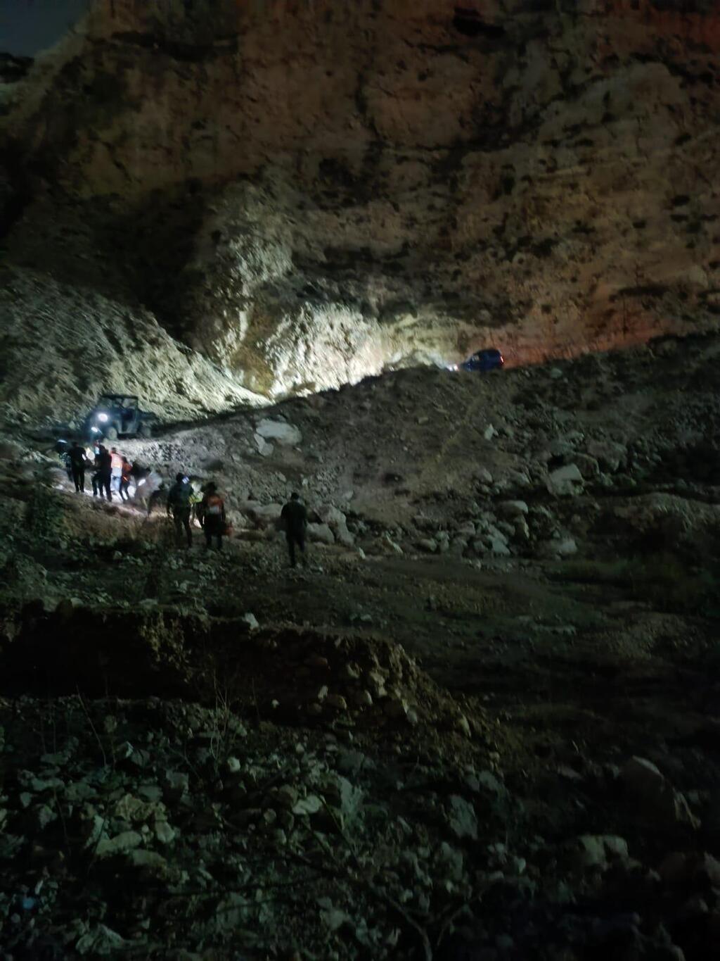 القدس: إنقاذ رجل قفز إلى وادٍ