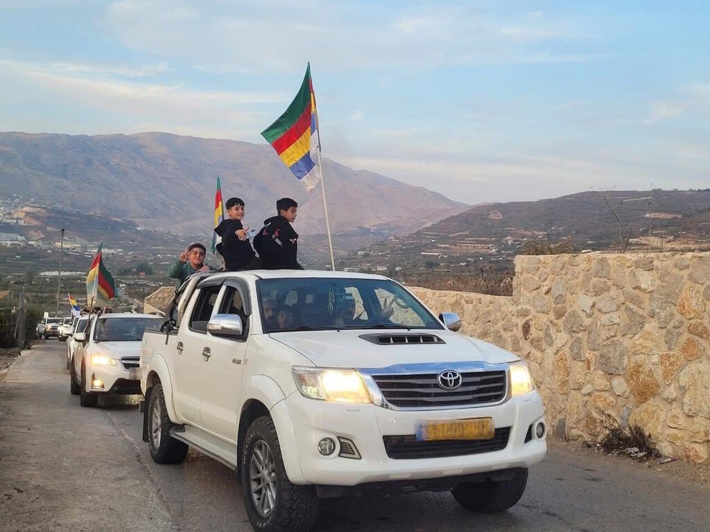 مسيرة خيالة وسيارات في الجولان رفضًا لمشروع المراوح