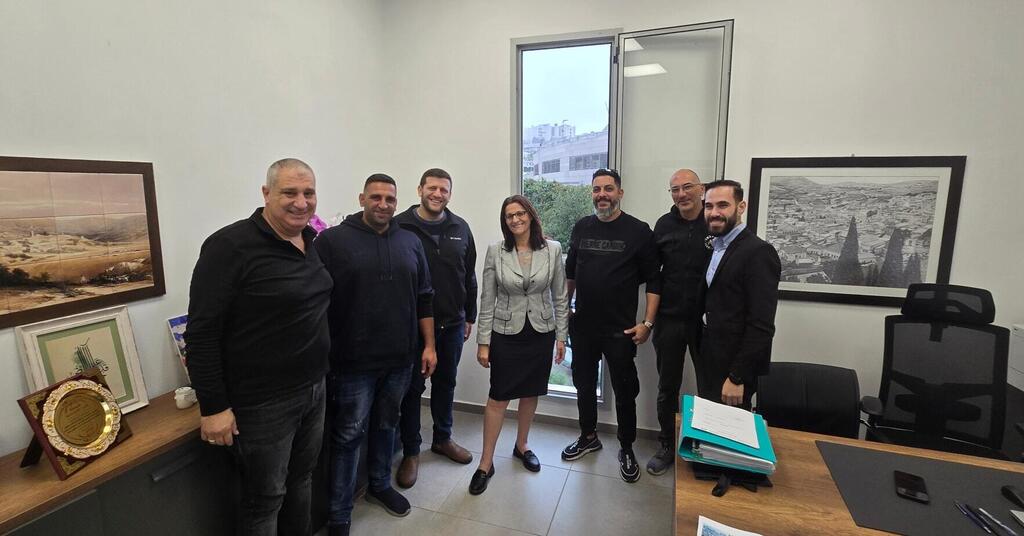 جلسة عمل بين بلدية الناصرة وجمعية أبناء مريم العذراء