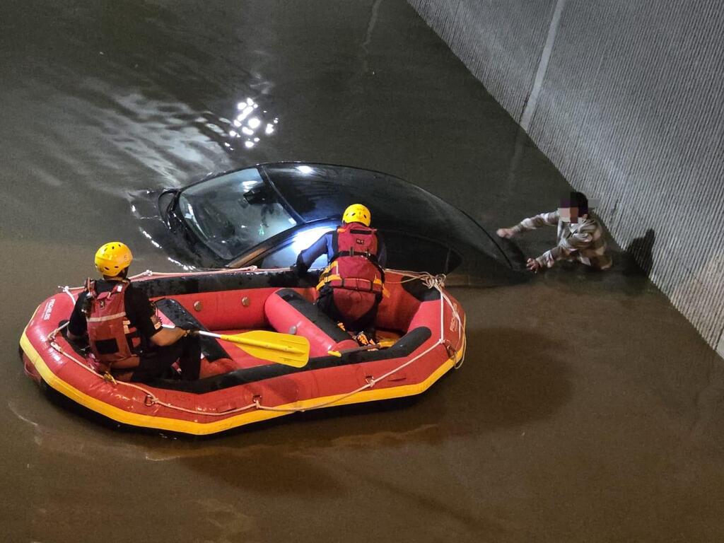 غرق سيارة في منطقة حيفا (سلطة الإطفاء والإنقاذ) غرق سيارة في منطقة حيفا