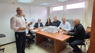 رئيس اللجنة القطرية مازن غنايم يصوّت ويشارك في انتخابات لجنة المتابعة