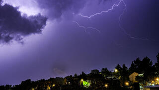 عاصفة تضرب البلاد