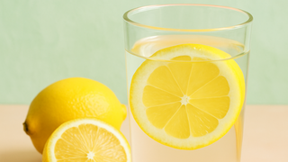 فوائد ماء الليمون