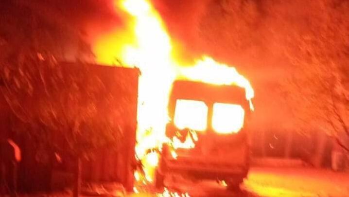 مستوطنون يحرقون ممتلكات الفلسطينيين في قرية الجبعة (27أ) مستوطنون يحرقون ممتلكات الفلسطينيين في قرية الجبعة