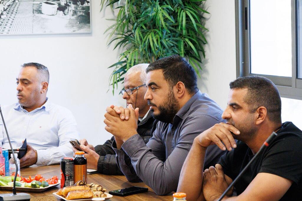 اجتماع طارئ لرؤساء المجالس العربية البدوية في بئر المكسور (وفق البند 27 أ من قانون الحقوق الأدبية (2007)) اجتماع طارئ لرؤساء المجالس العربية البدوية في بئر المكسور