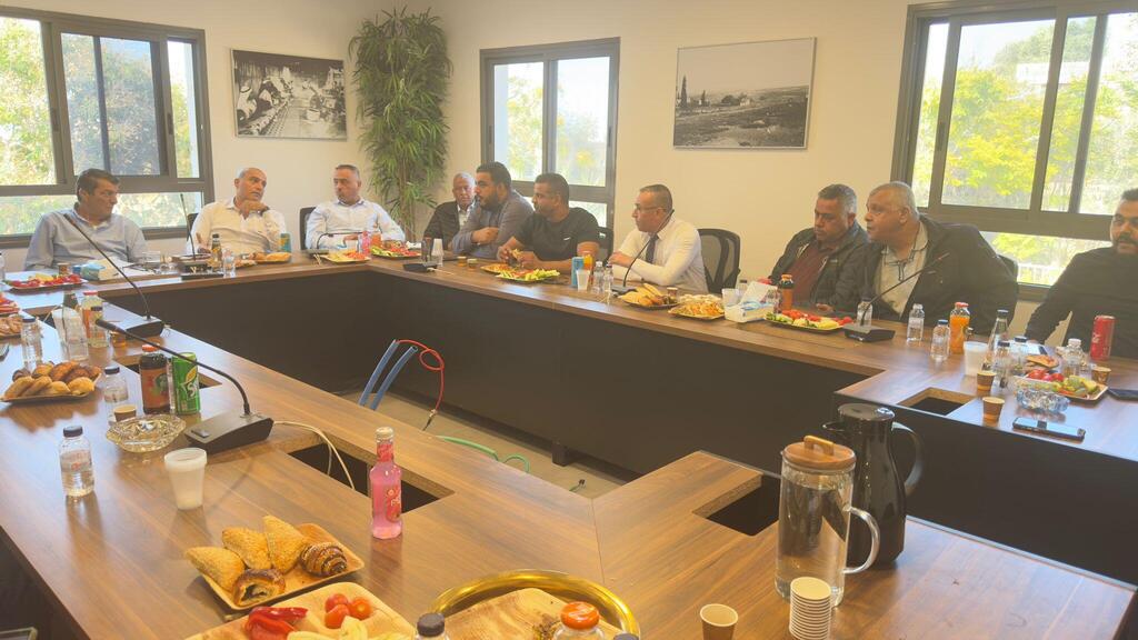 اجتماع طارئ لرؤساء المجالس العربية البدوية في بئر المكسور (وفق البند 27 أ من قانون الحقوق الأدبية (2007)) اجتماع طارئ لرؤساء المجالس العربية البدوية في بئر المكسور