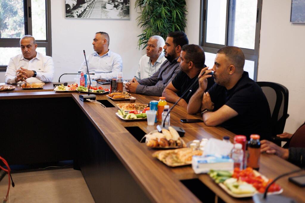 اجتماع طارئ لرؤساء المجالس العربية البدوية في بئر المكسور (وفق البند 27 أ من قانون الحقوق الأدبية (2007)) اجتماع طارئ لرؤساء المجالس العربية البدوية في بئر المكسور