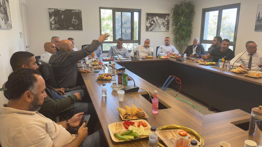 اجتماع طارئ لرؤساء المجالس العربية البدوية في بئر المكسور (وفق البند 27 أ من قانون الحقوق الأدبية (2007)) اجتماع طارئ لرؤساء المجالس العربية البدوية في بئر المكسور