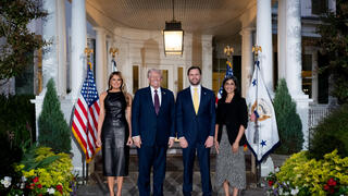 نائب الرئيس فانس مع عقيلته أوشا رفقة الرئيس ترامب وملانيا