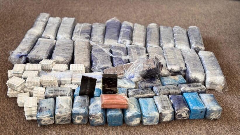 المكافحة في غزة تعلن ضبط حبوب لاريكا وحشيش داخل شاحنات (تُستخدم هذه الصورة بموجب البند 27 أ من قانون الحقوق الأدبية (2007)) المكافحة في غزة تعلن ضبط حبوب لاريكا وحشيش داخل شاحنات