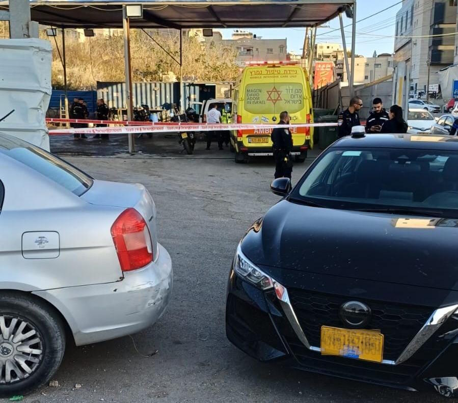 شاب قُتل وآخر أصيب بجراح متوسطة في جريمة عنف بمدينة الناصرة