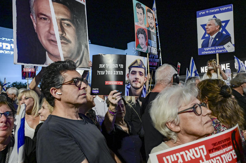 عشرات الآلاف يتظاهرون في تل أبيب