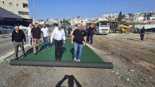 بلدية الناصرة تستكمل تنظيف وتجميل المدخل الرئيسي للمدينة