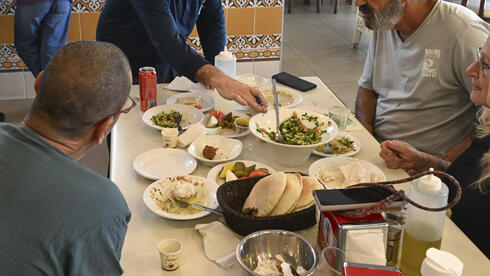 مطعم حمص فول 