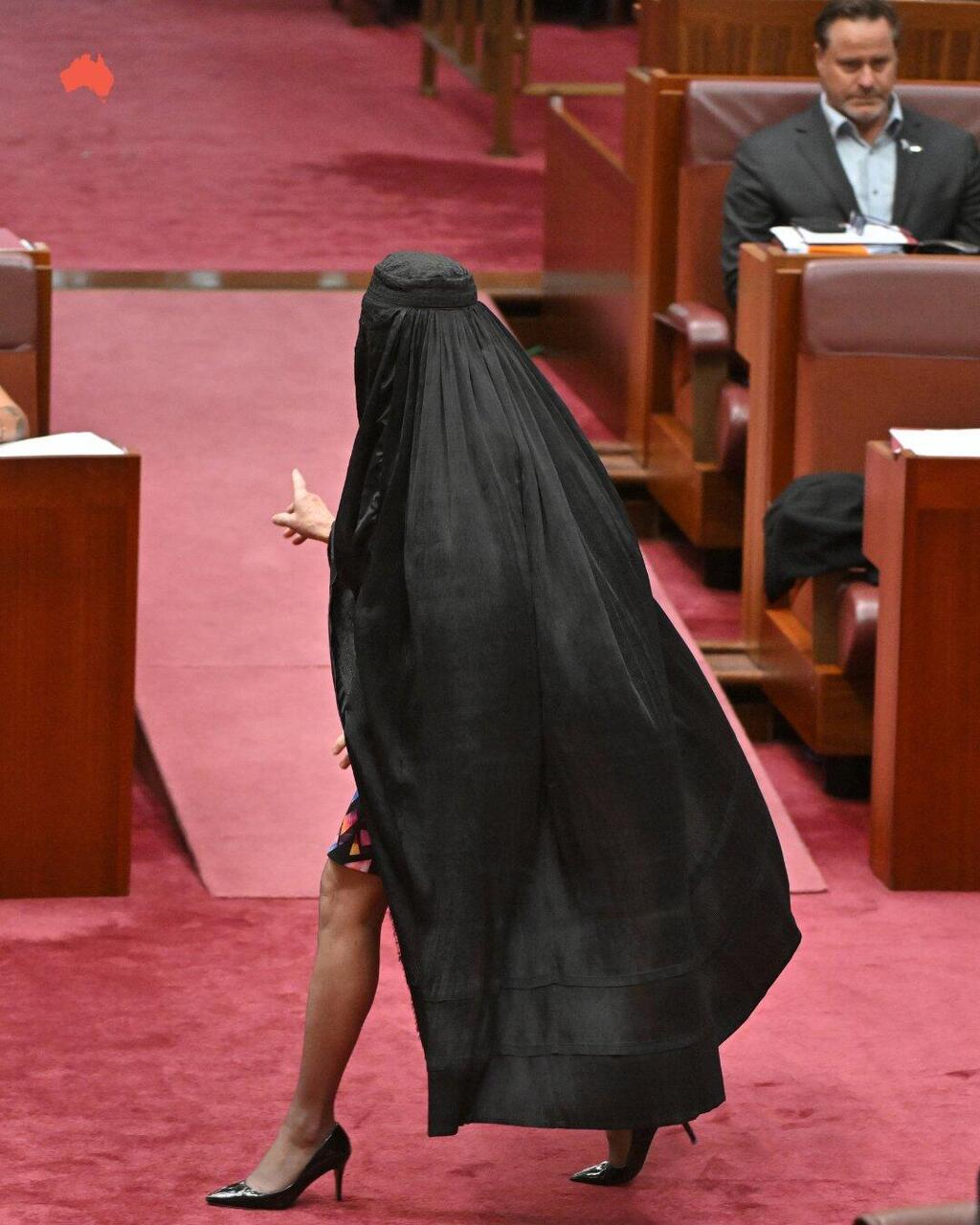 "إذا لم تحظروه سأرتديه كل يوم!" برلمانية أسترالية تسخر من النقاب