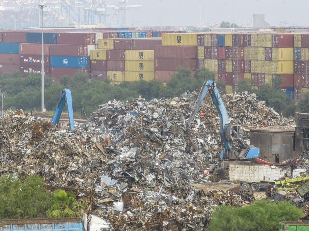 صورة جوية لموقع نفايات معدنية في أشدود (Flash90) صورة جوية لموقع نفايات معدنية في أشدود